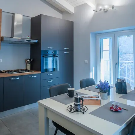 La Perla Sul Apartment *